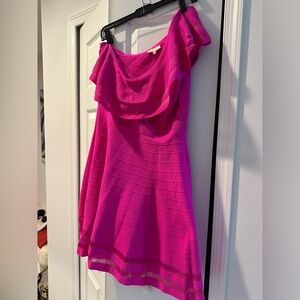 Beautiful dress magenta bandage material very slimming and funperfect condition